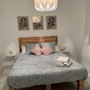 Camera piccola con letto king size
